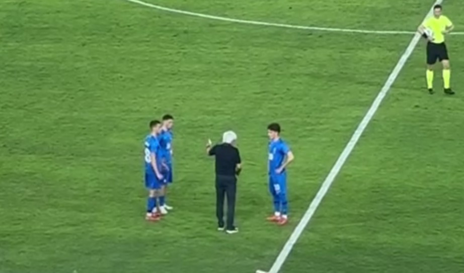 Ο «δάσκαλος» Γιοβάνοβιτς δίνει οδηγίες στους παίκτες της εθνικής (video)