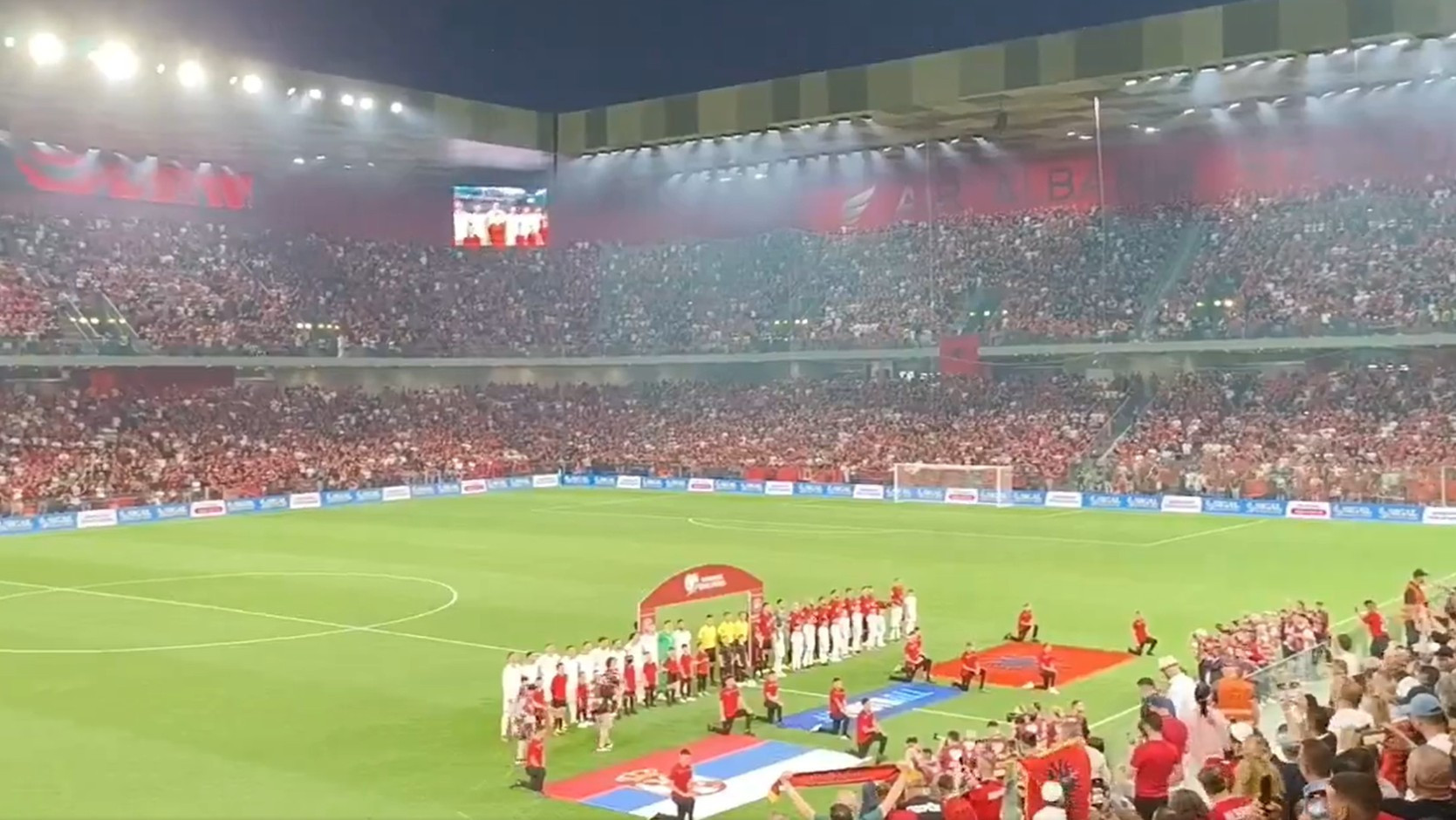 Οργισμένη ανακοίνωση της Σερβίας: «Οπαδοί της Αλβανίας επιτέθηκαν στους παίκτες μας»