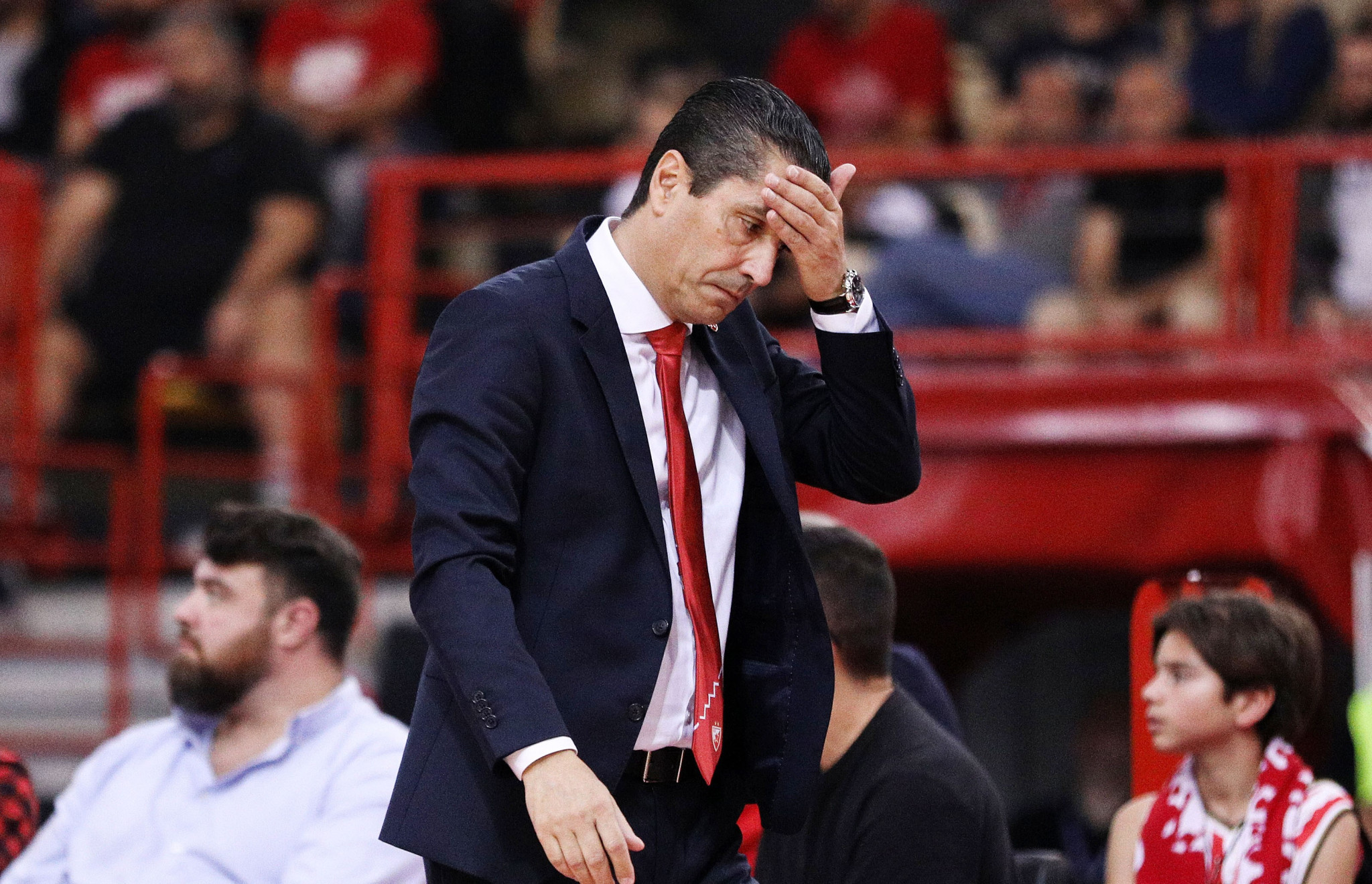 «Μαύρα σύννεφα» πάνω από το κεφάλι του Σφαιρόπουλου - Αποκλείστηκε από κάποια... Σουμπότιτσα