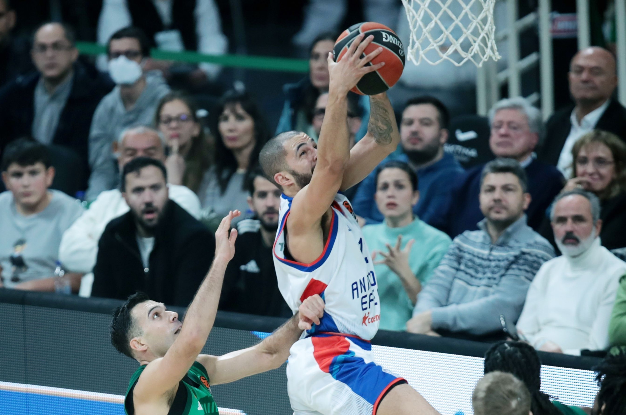 Ο Τόμπσον οδεύει προς διαζύγιο με Εφές, τον θέλουν Βίρτους και Μιλάνο