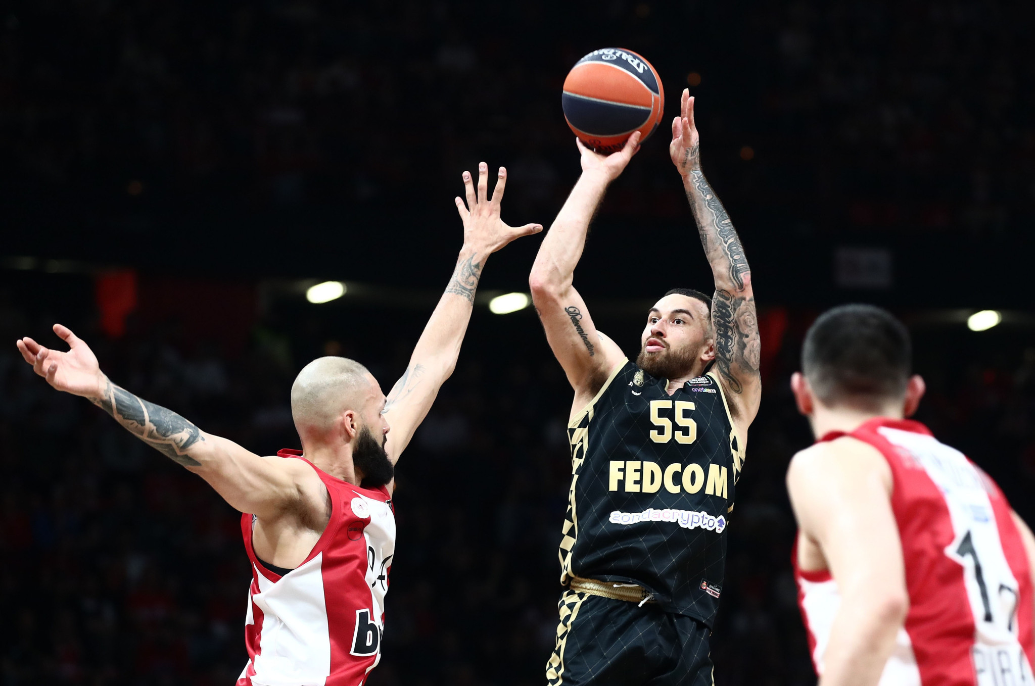 Ο Ολυμπιακός δεν βιάζεται, περιμένει... σάλαρι καπ και Τζέιμς!