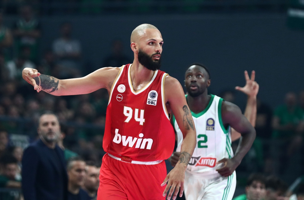 Η μπηχτή του Φουρνιέ για τον Αταμάν: «Θα βρω αληθινούς Έλληνες εκεί;»