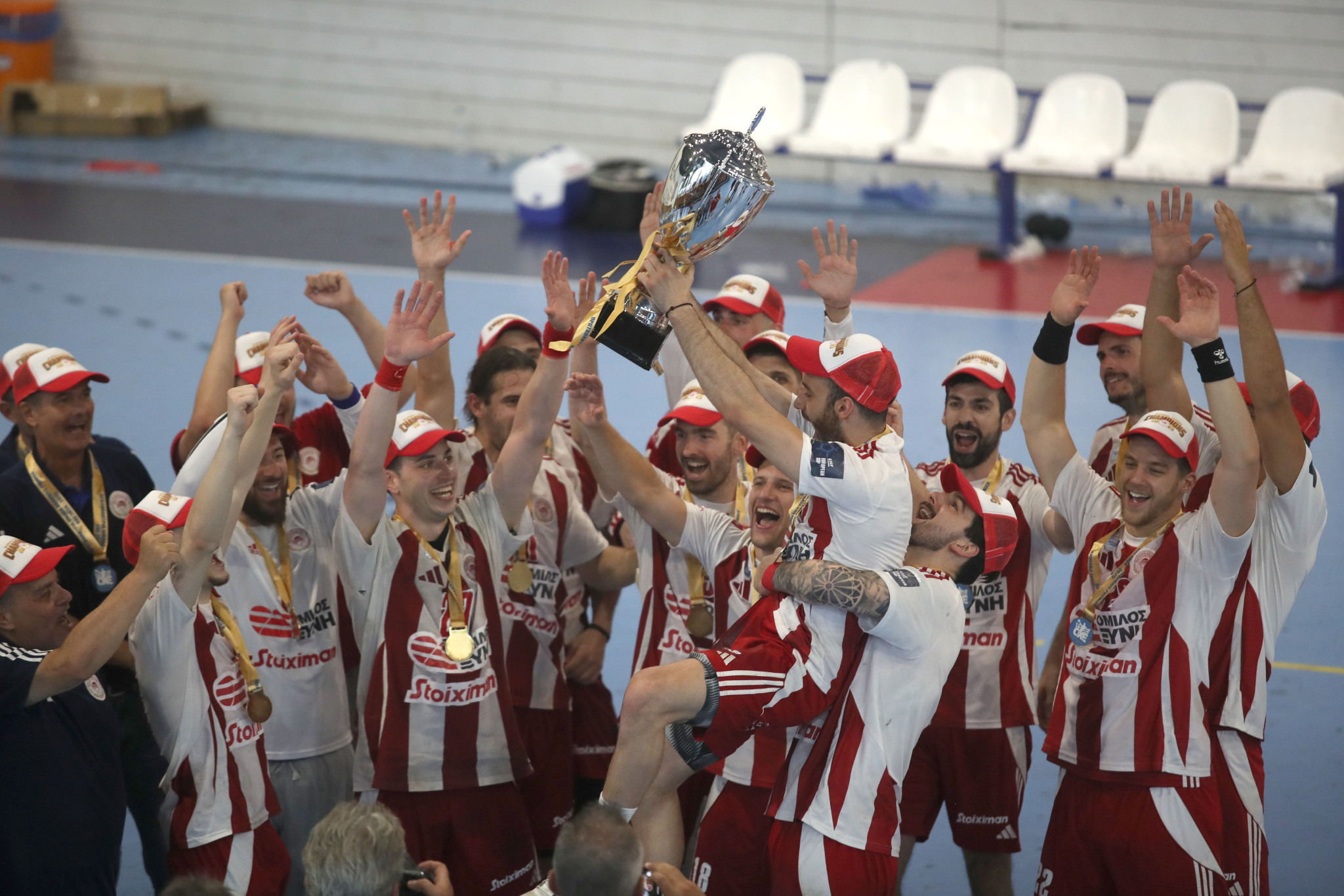 Οι 18 ομαδικοί τίτλοι του Ολυμπιακού στα 100 χρόνια ιστορίας του και το απίστευτο ποσοστό επιτυχίας