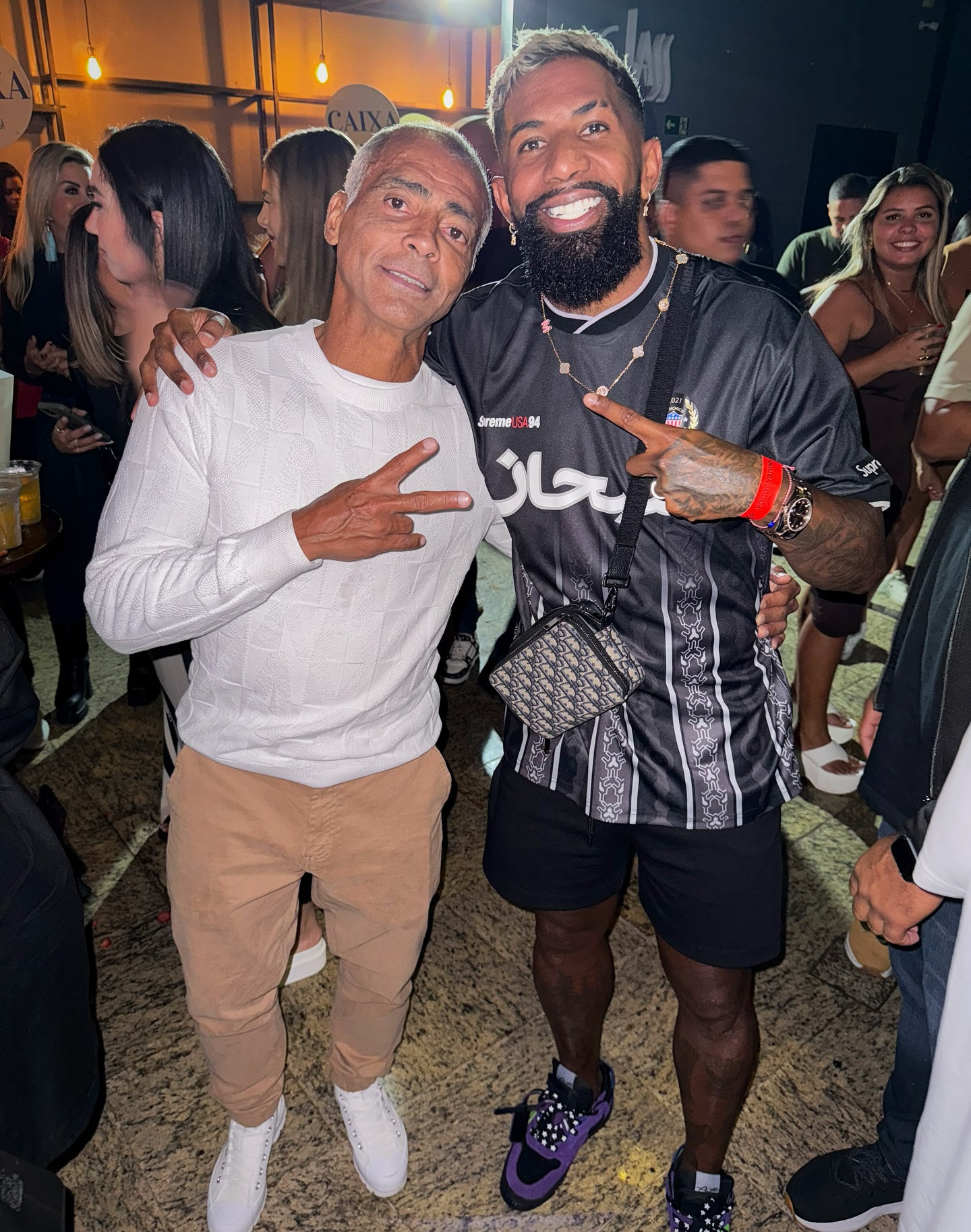 Συνεχίζει την συλλογή «θρυλικών» φωτογραφιών ο Ροντινέι: Αγκαλιά με τον Ρομάριο με αποθεωτικό μήνυμα