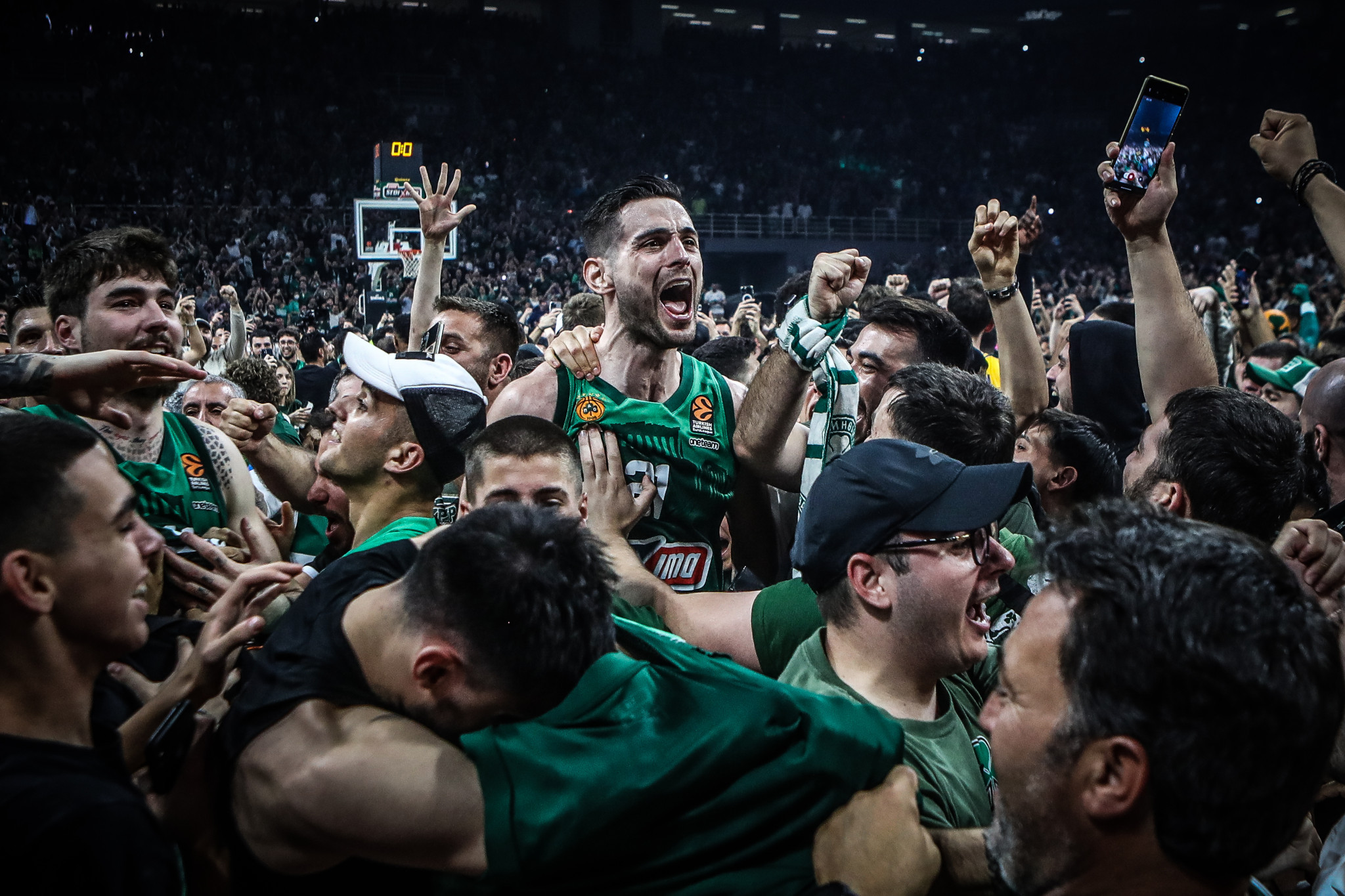 «Συγχαρητήρια για μία σπουδαία καριέρα»: Η Euroleague αποχαιρέτησε τον Παπαπέτρου