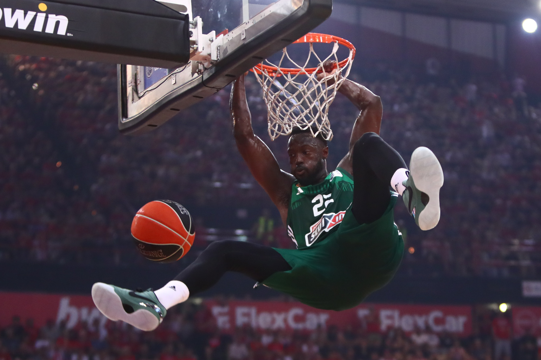 Γκραντ: «Να φτάσουμε τα δέκα ευρωπαϊκά και η ιστορία να μη μας ξεχάσει ποτέ»