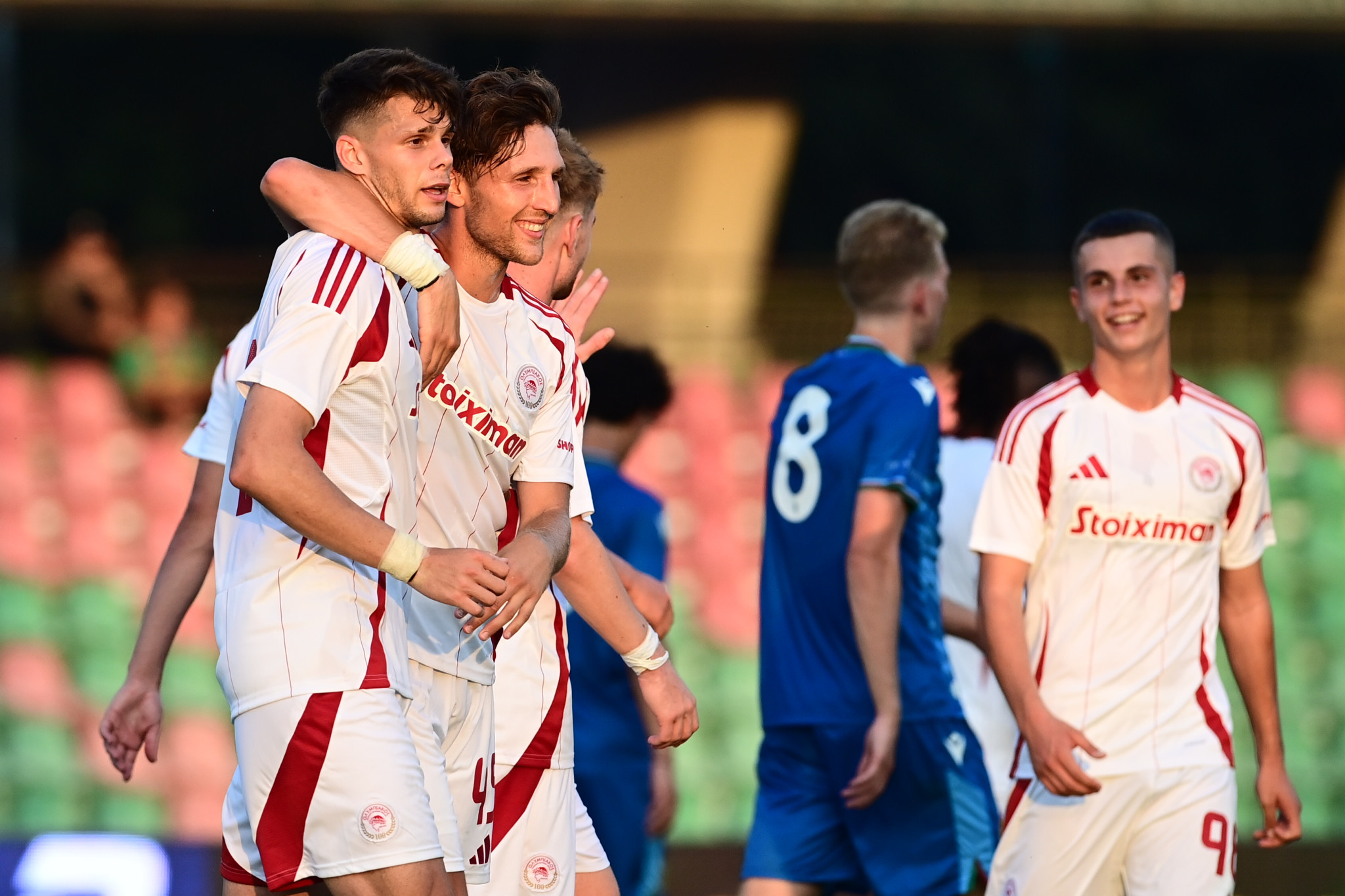 Ο Ολυμπιακός ενημέρωσε και δεύτερο ταλαντούχο στόπερ ότι θα πάρει μέρος στην προετοιμασία