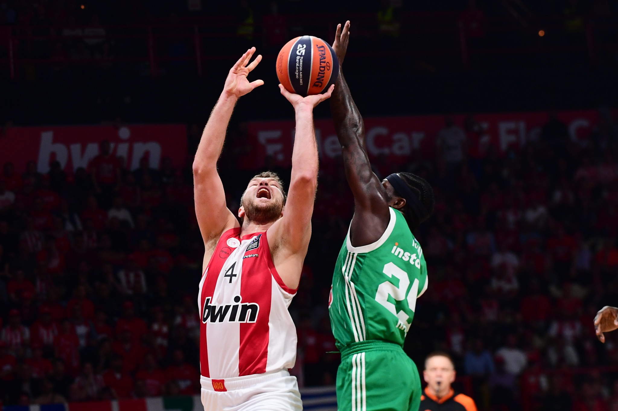 Η σημαντική απόφαση της Euroleague που επιτρέπει σε Παναθηναϊκό και Ολυμπιακό δύο ακόμα μεγάλες μεταγραφές