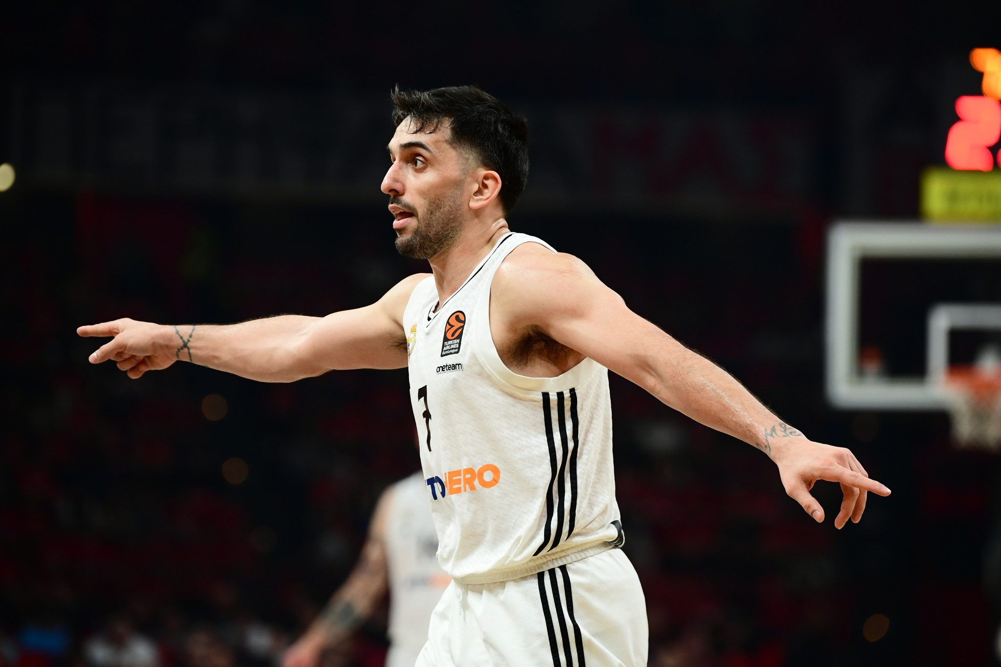 40' μακριά από τον τίτλο η Ρεάλ - «Λύγισε» ξανά στα τελευταία λεπτά η Βαλένθια