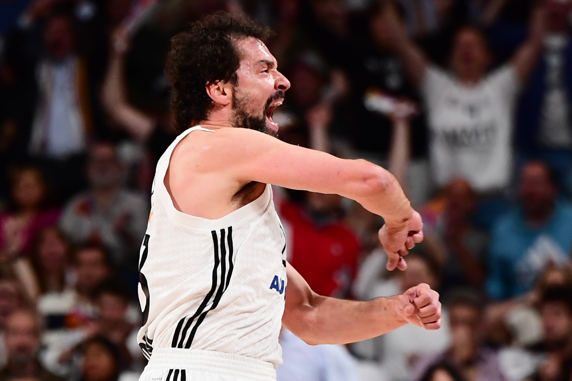 Η Μάλαγα αντιστάθηκε σθεναρά, αλλά η Ρεάλ τη νίκησε ξανά και απέχει μία νίκη από τους τελικούς