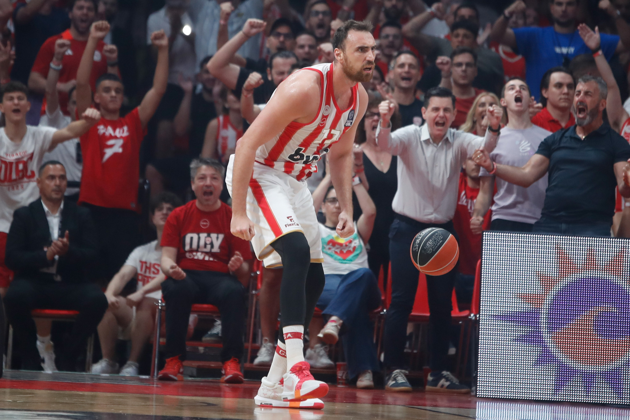 Η στάση του Ολυμπιακού στην υπόθεση Μιλουτίνοφ και το καθοριστικό ραντεβού