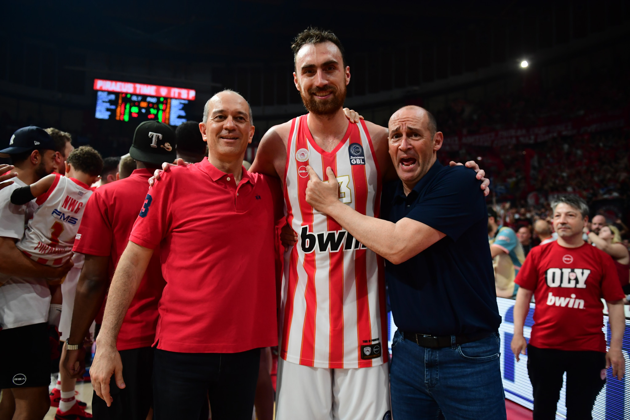 Τα χρήματα που έπαιρνε ο Μιλουτίνοφ στο συμβόλαιο που λήγει