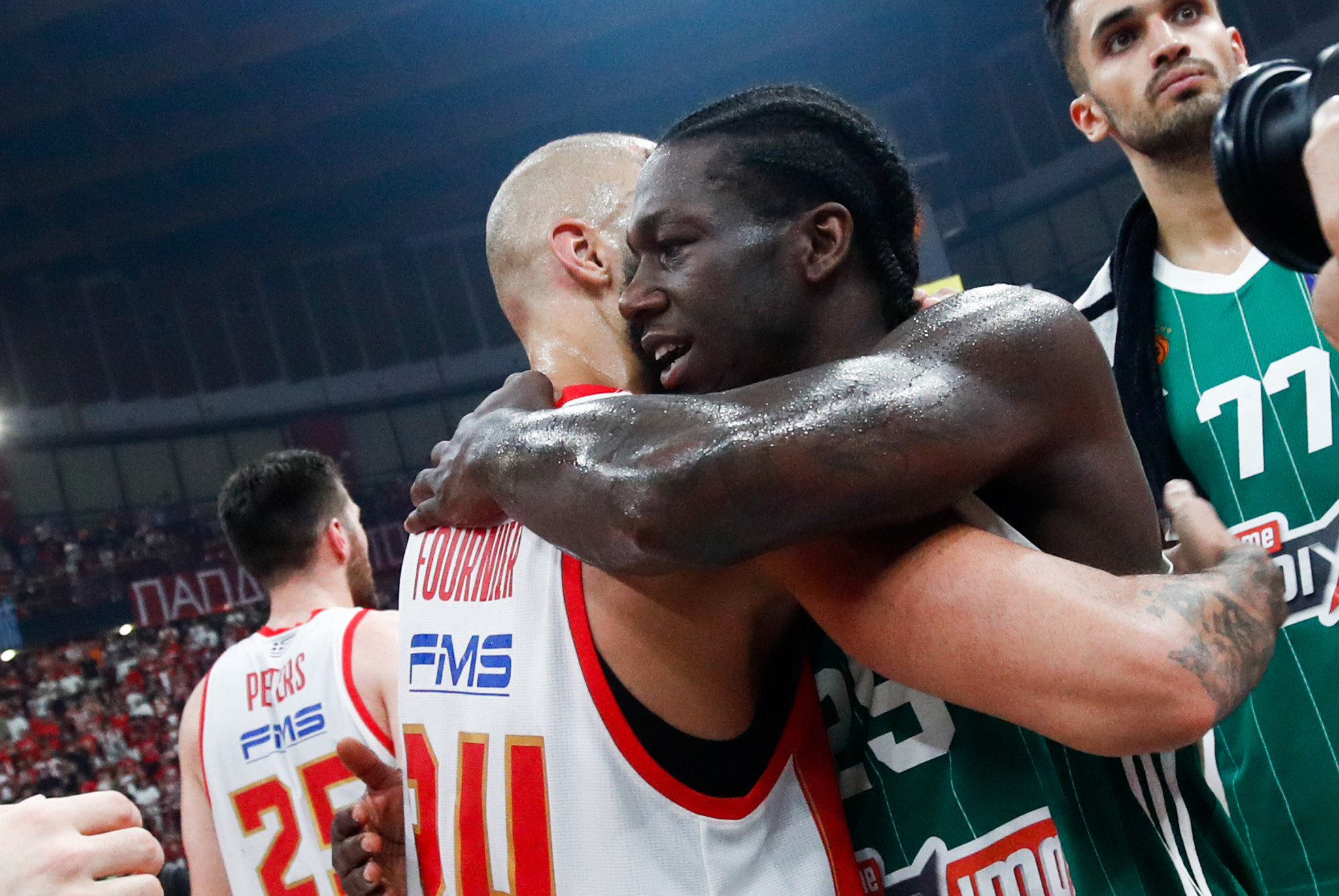 «Απλά δύο ανταγωνιστικοί παίκτες χωρίς κακία»: Ο Ναν σχολίασε την αγκαλιά με τον Φουρνιέ