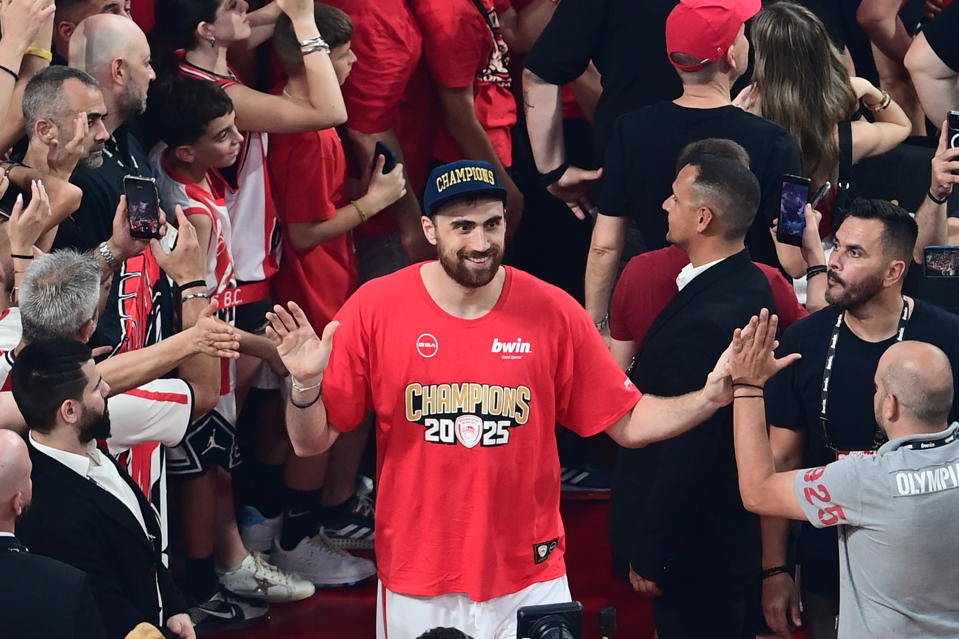 Ο Μιλουτίνοφ πέτυχε double double για τον Ολυμπιακό σε ματς τίτλου 29 χρόνια μετά