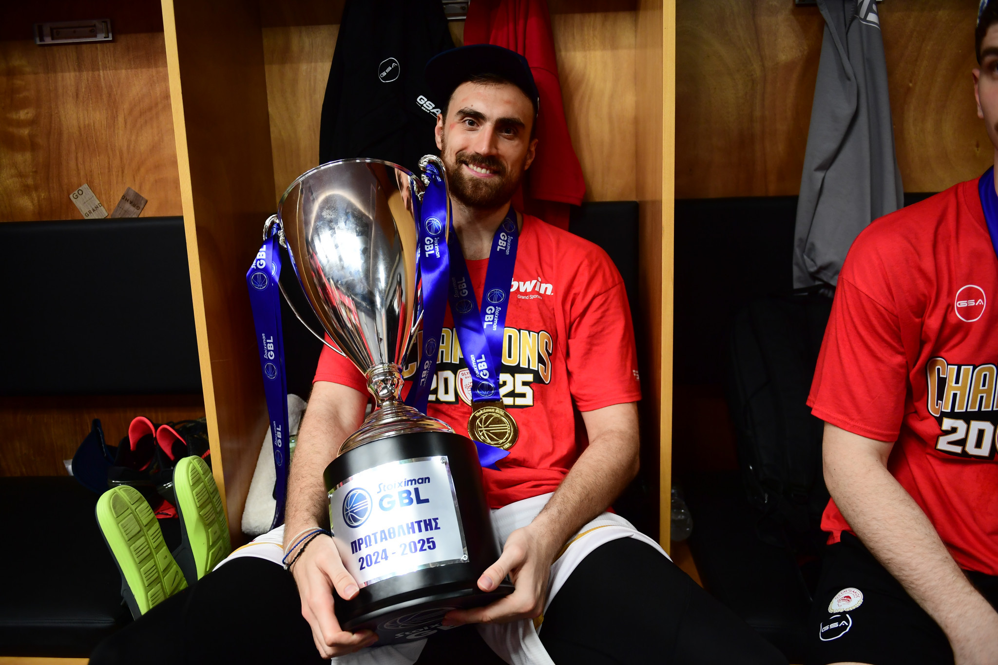 Γιατί η επέκταση του Μιλουτίνοφ λύνει τα χέρια του Ολυμπιακού