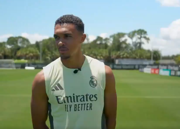 Άρνολντ: «Μπορούν να με υποδεχθούν όπως θέλουν οι φίλοι της Λίβερπουλ» - Τι θα κάνει αν σκοράρει