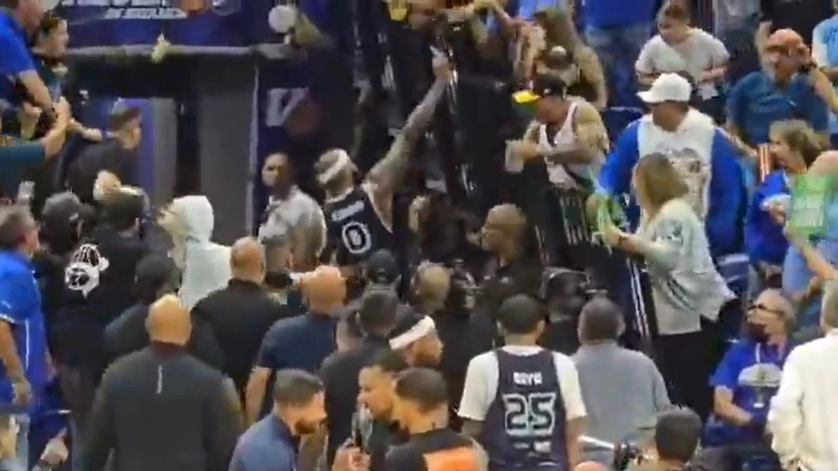 Ο ΝτεΜάρκους Κάζινς αποβλήθηκε, έκανε κ@λοδάχτυλα και παραλίγο να έρθει στα χέρια με θεατές (video)