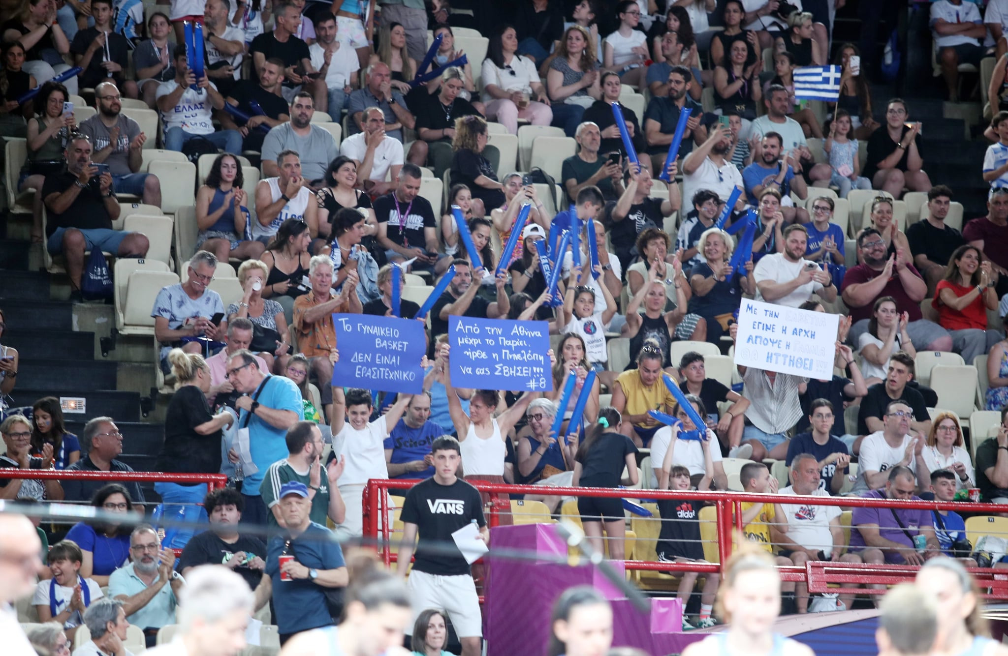 Ο κόσμος «αγκάλιασε» την Εθνική Γυναικών κόντρα στη Γαλλία