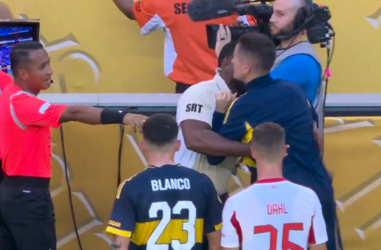 Βαριά «καμπάνα» στον Ερέρα για την επίθεση στο διαιτητή - Πόσα παιχνίδια θα χάσει