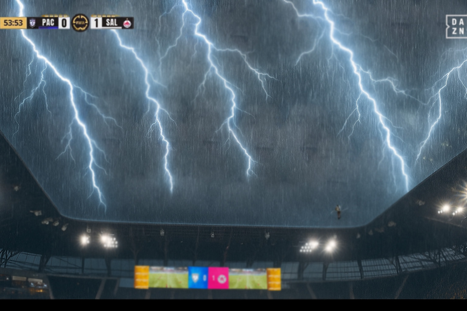 Σοκαριστική εικόνα με κεραυνούς στο Πατσούκα - Σάλτσμπουργκ