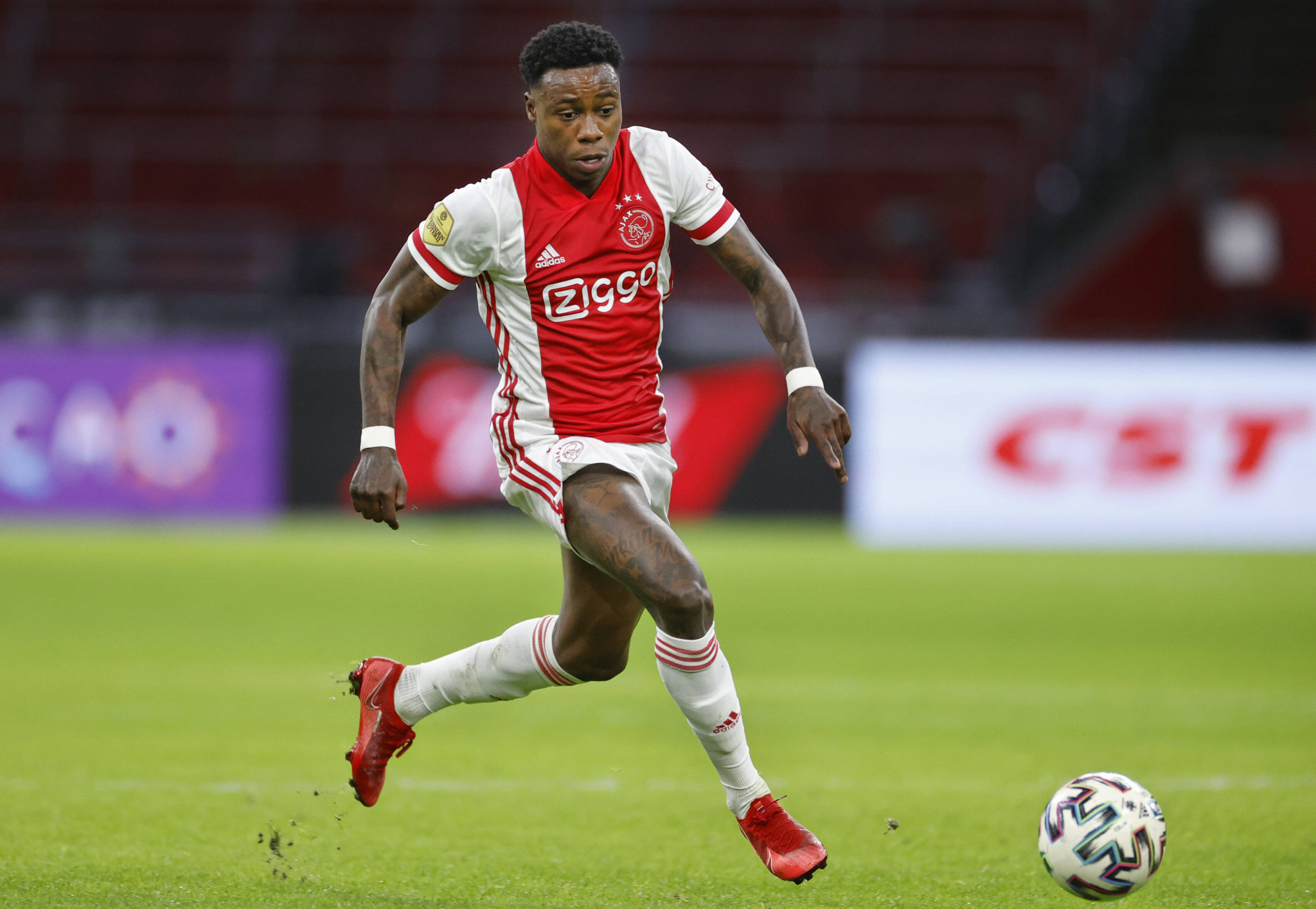 Στη φυλακή πρώην παίκτης του Άγιαξ: Συμμετείχε σε κύκλωμα διακίνησης πάνω από έναν τόνο κοκαΐνης