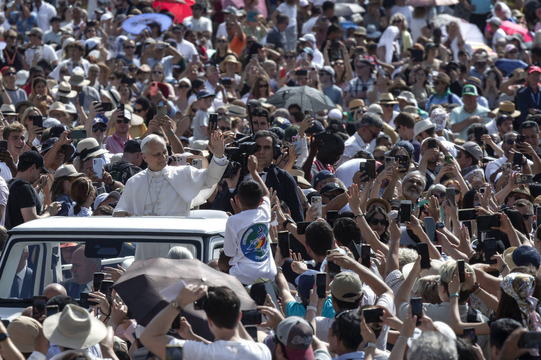 Ο Πάπας στο Βατικανό τραγουδά σύνθημα της αγαπημένης του ομάδας με Αμερικάνους πιστούς (video)