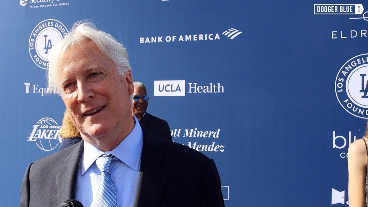 Μαρκ Γουόλτερ: Ποιος είναι ο νέος ιδιοκτήτης των Λέικερς