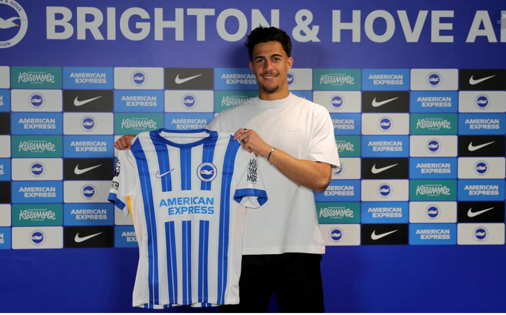 Ο λόγος που ο Κωστούλας έμεινε εκτός αποστολής στην πρεμιέρα της Μπράιτον