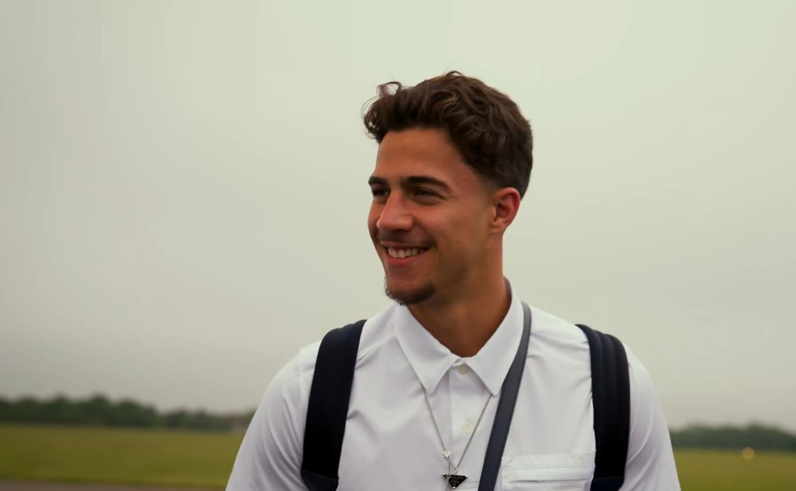 Το video του Κωστούλα με το ταξίδι του στην Αγγλία: Το φιλί της μητέρας του και η είσοδος στο γήπεδο