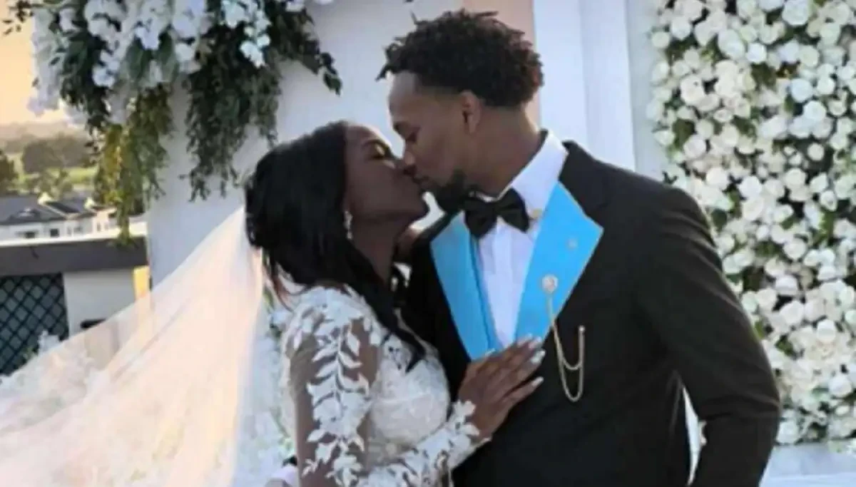 Ο Λιβάι Γκαρσία παντρεύτηκε φορώντας γαλάζιο σμόκιν και κάνοντας... γκελάκια με την μπάλα (video)