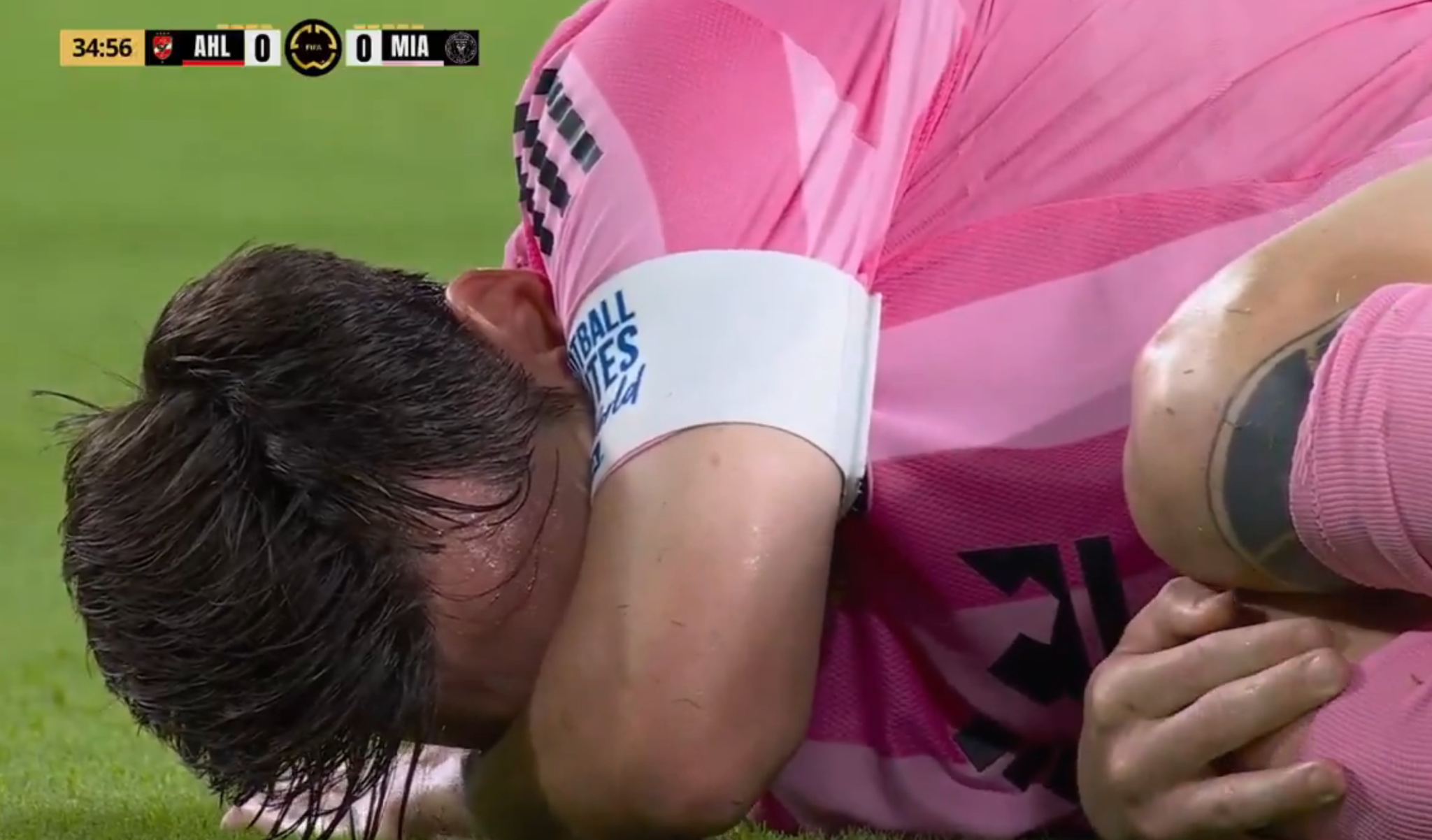 Εφιάλτης για τον Μέσι - Το σοκαριστικό μαρκάρισμα που δέχθηκε και ο διαιτητής δεν είδε (video)