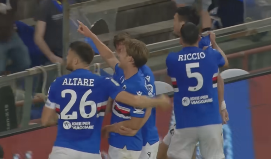 Θα… κομπλάρει από την έδρα