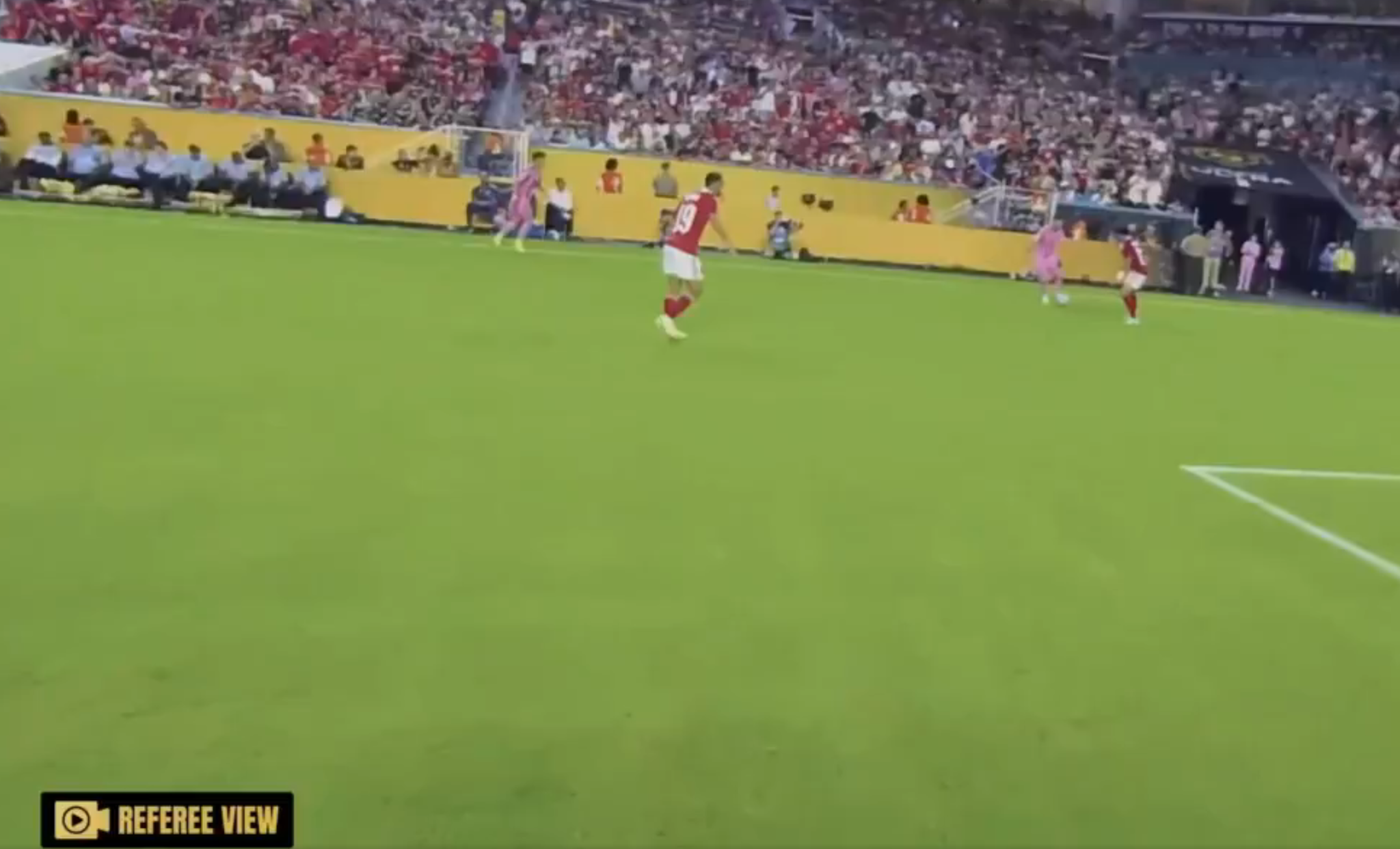 Η «Ref Cam» έκανε ντεμπούτο και έκλεψε την παράσταση στο ματς του Μέσι (video)