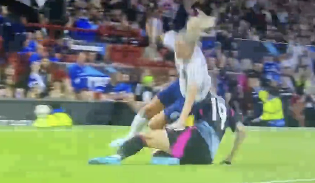 «Μήπως ξέχασε ότι είναι φιλικό»: Τρομερό τάκλιν του Μπονούτσι σε γυναίκα αντίπαλο σε φιλανθρωπικό αγώνα (video)