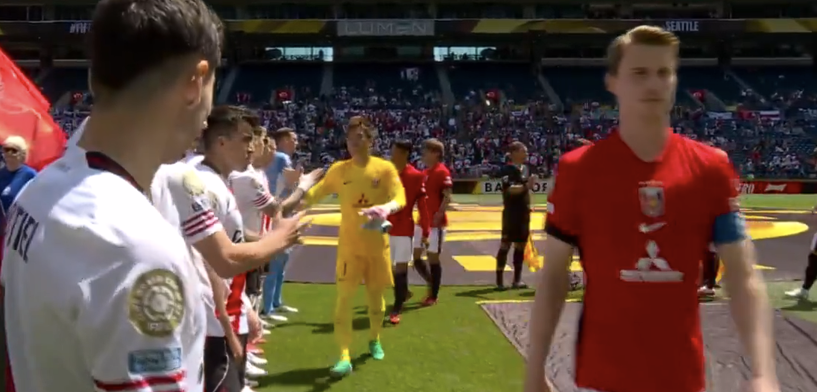 Για ποιο λόγο ο αρχηγός της Ουράβα δεν χαιρέτησε κανέναν παίκτη της Ρίβερ Πλέιτ πριν από τη σέντρα