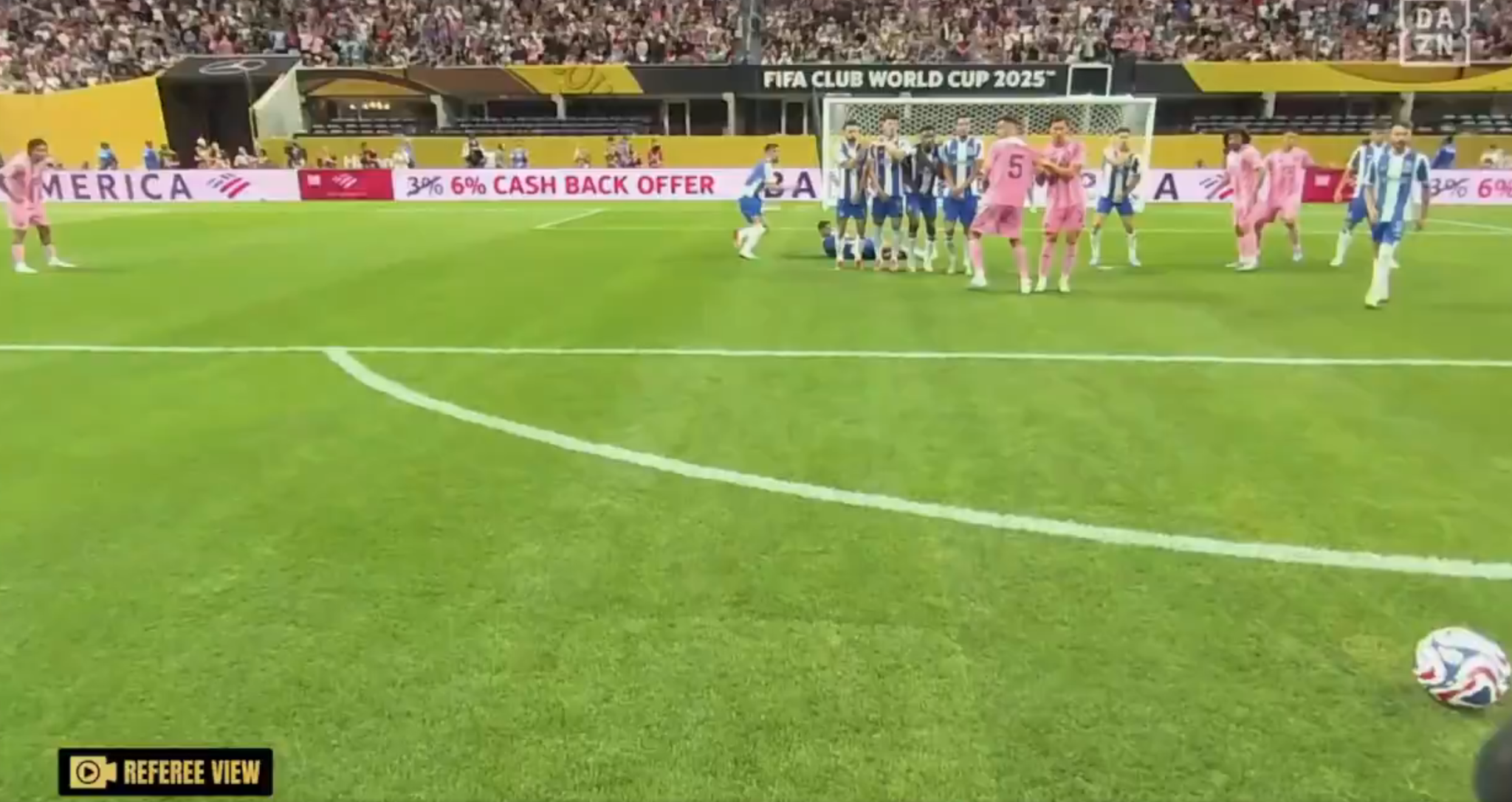 Σαν να φοράς τη σφυρίχτρα - Ζήσε το φάουλ του Μέσι μέσα από το βλέμμα του διαιτητή (video)