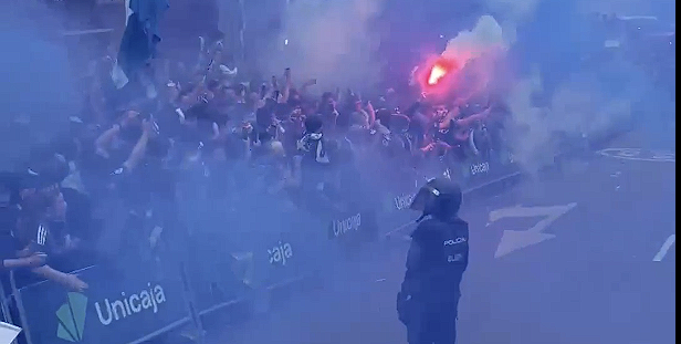 «Πανικός» στο Οβιέδο από χιλιάδες οπαδούς για το ιστορικό ματς με την Μιραντές (video)