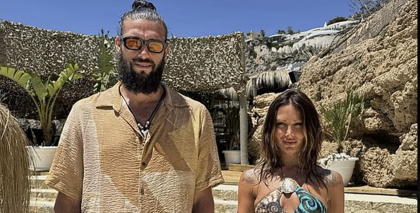 Τύφλα στη Μύκονο ο Άντι Κάρολ - Κατέληξε στο αστυνομικό τμήμα