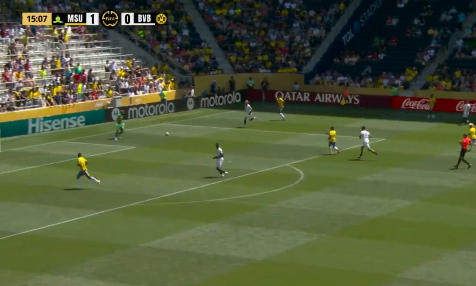 Γκάφα ολκής του γκολκίπερ με... ασίστ στο 1-1 της Ντόρτμουντ (video)