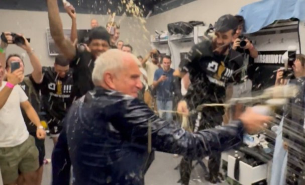 Οι παίκτες της Παρτιζάν δεν λυπήθηκαν το «ακριβό κοστούμι» του Ομπράντοβιτς (video)