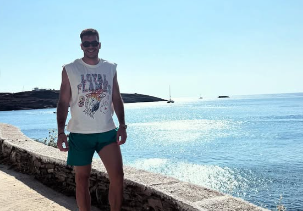 Στιγμές χαλάρωσης για Ιωαννίδη και Βουλγαράκη στην Κύθνο