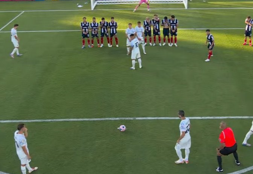 Σπάνιο σκηνικό στο Ίντερ - Μοντερέι, οι ποδοσφαιριστές της μεξικάνικης ομάδας έκαναν διπλό τείχος σε φάουλ