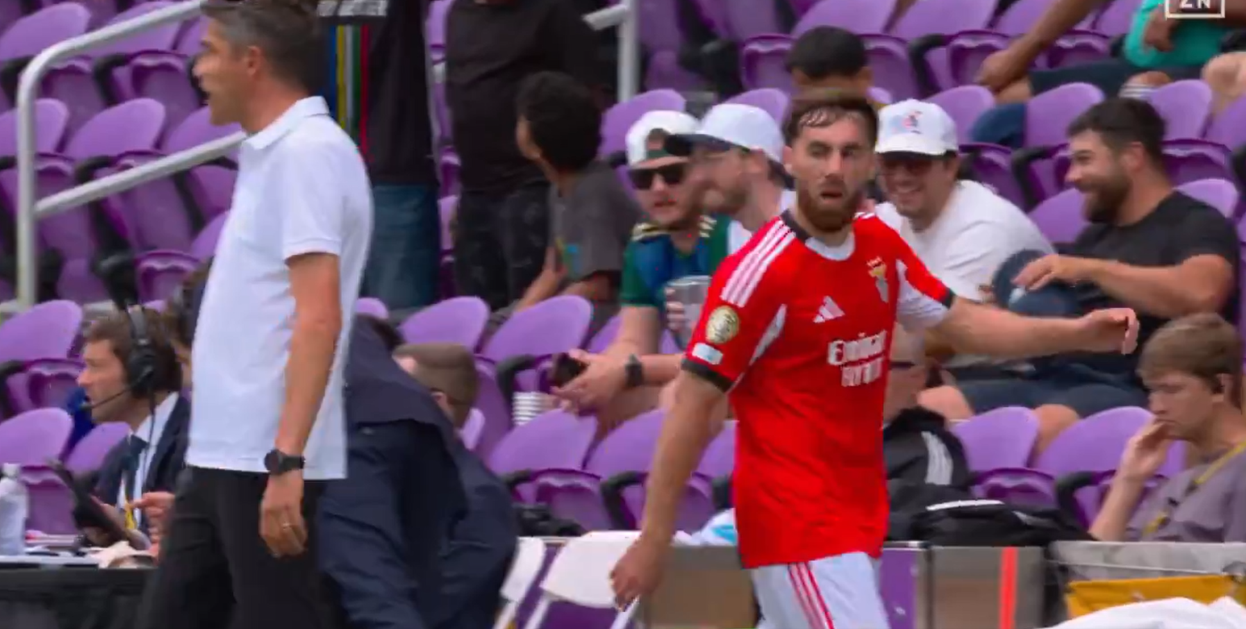 Επεισόδιο ανάμεσα σε Κοκτσού και Λαζ την ώρα που βγήκε αλλαγή ο Τούρκος