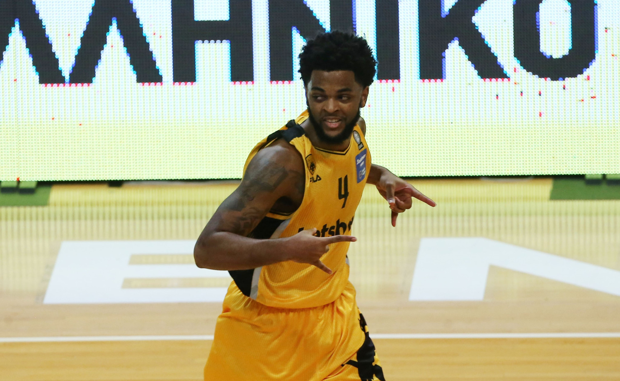 Σε ανοιχτή γραμμή με τον Ντάριλ Μέικον η ΑΕΚ