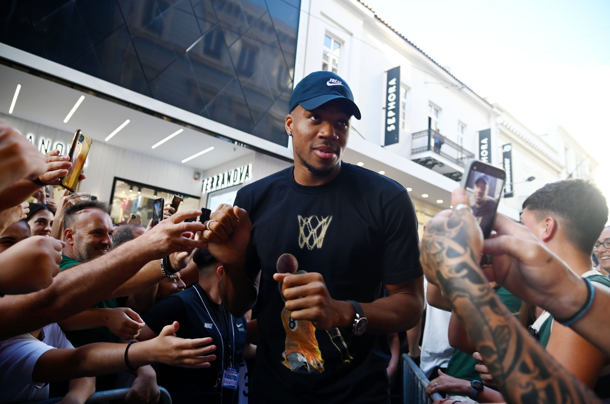 Για διακοπές στα Χανιά ο Γιάννης Αντετοκούνμπο