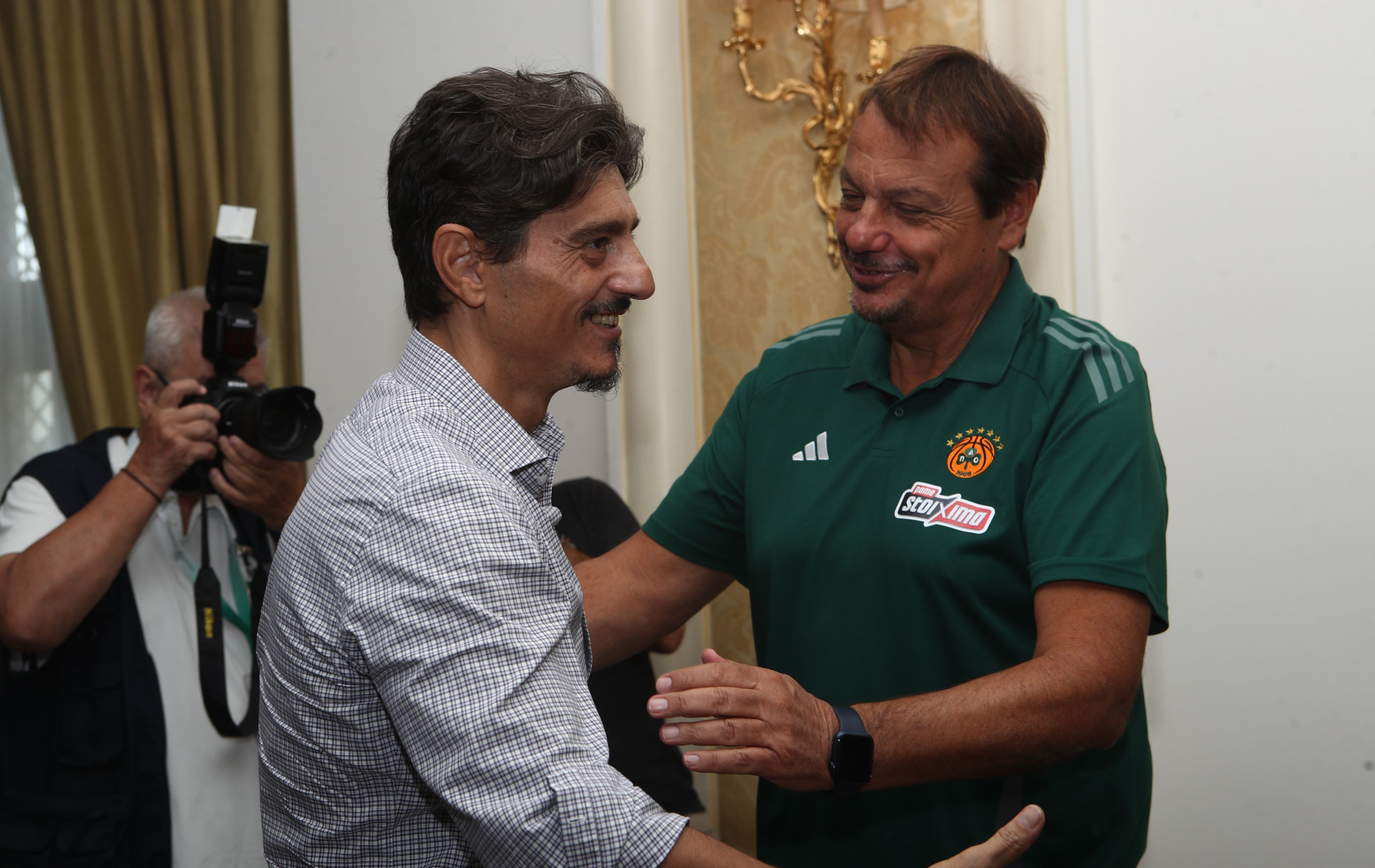 Ο Γιαννακόπουλος συναντήθηκε με τον Αταμάν στο Σούνιο και ανακοίνωσε πως «κάναμε μεταγραφάρα»