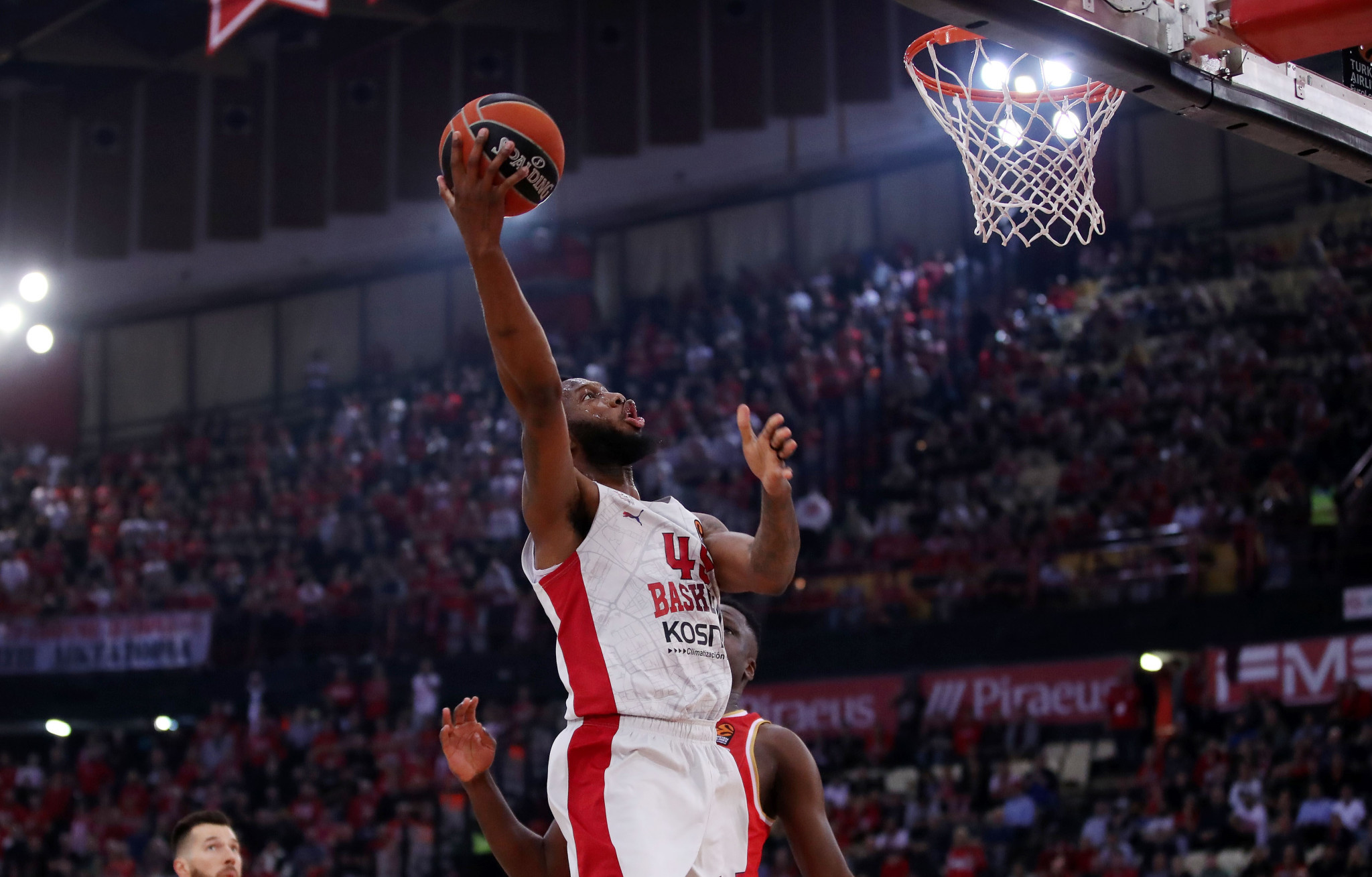 Αβέβαιο το μέλλον του Χολ στην Μπασκόνια - Πολλές ομάδες στο «κυνήγι» του