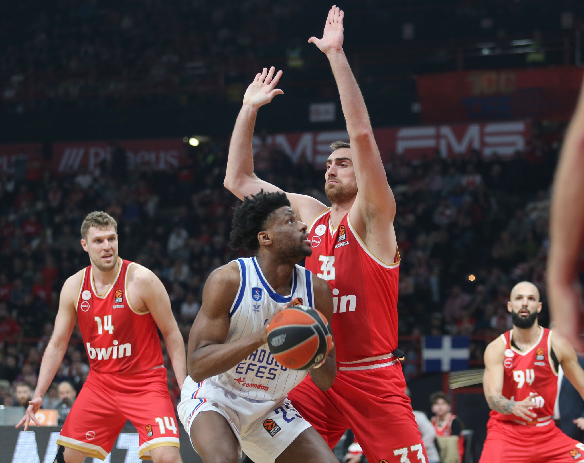 «Νέα πρόταση του Ολυμπιακού για Οτούρου»: Ισραηλινοί στέλνουν τον Νιγηριανό σέντερ στον Πειραιά