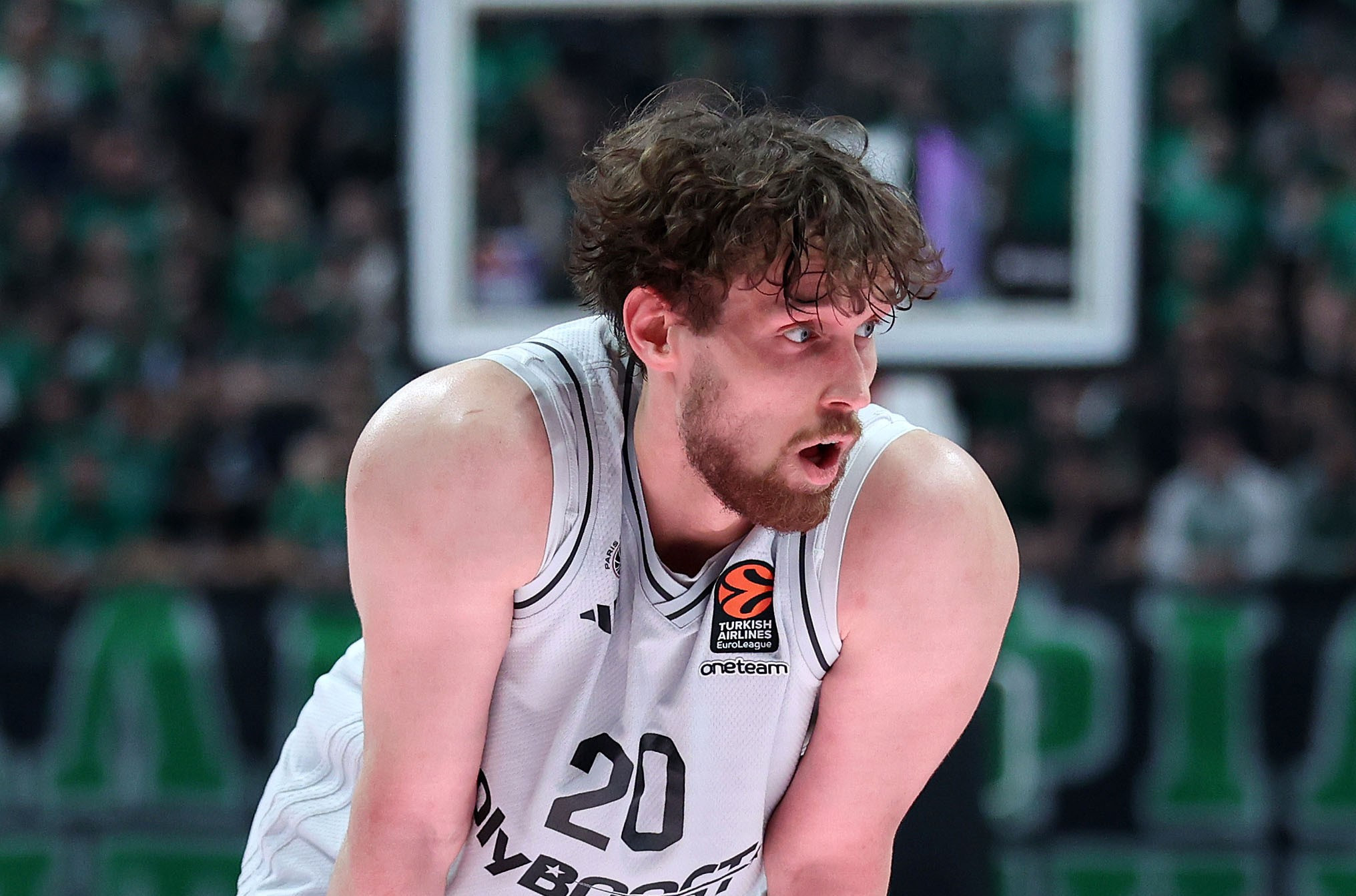 Ο Γιάντουνεν θα συνεχίσει την καριέρα του στην Φενέρμπαχτσε του Σάρας