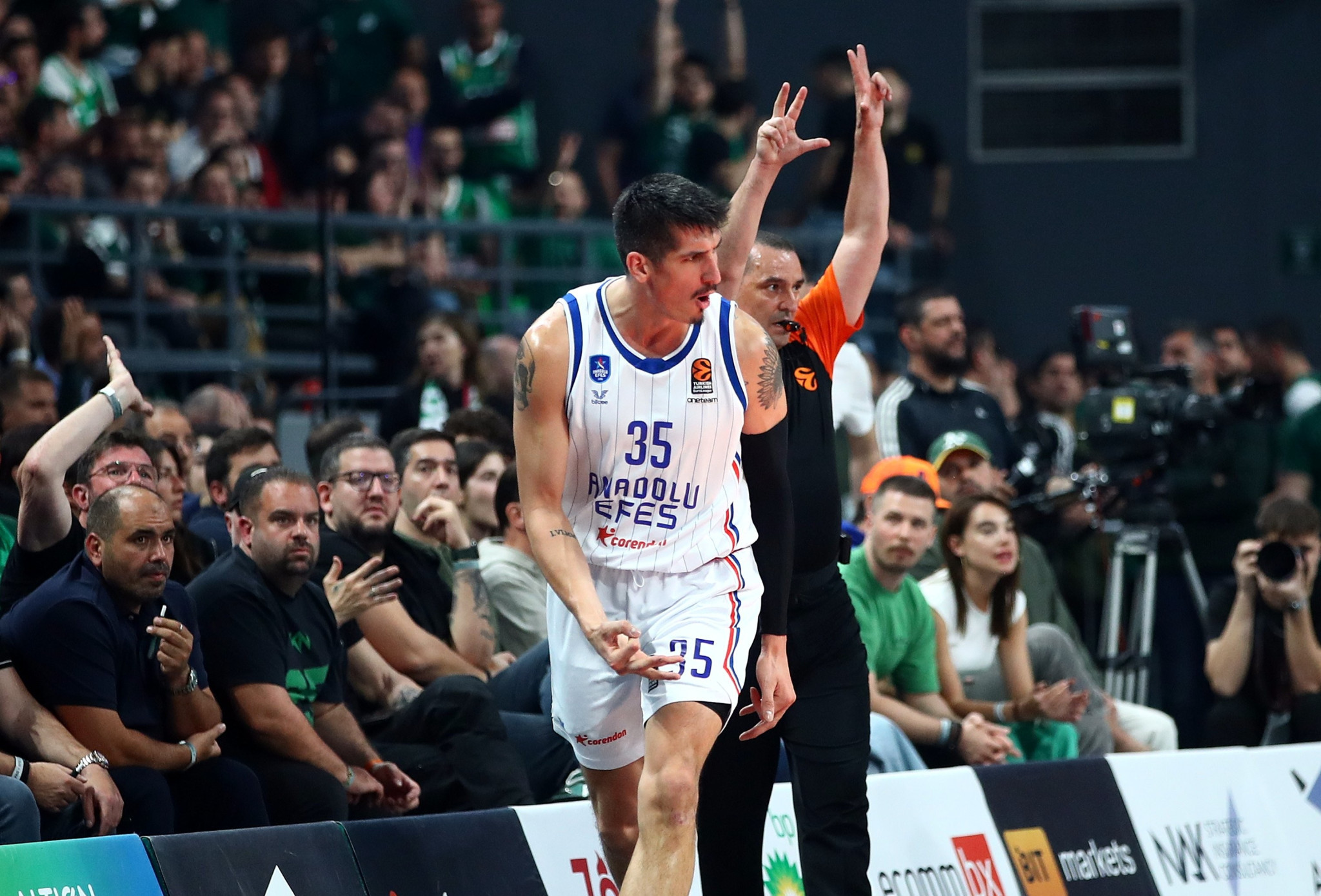 Ανακοίνωσε τον Ντέρεκ Ουίλις η Παρί